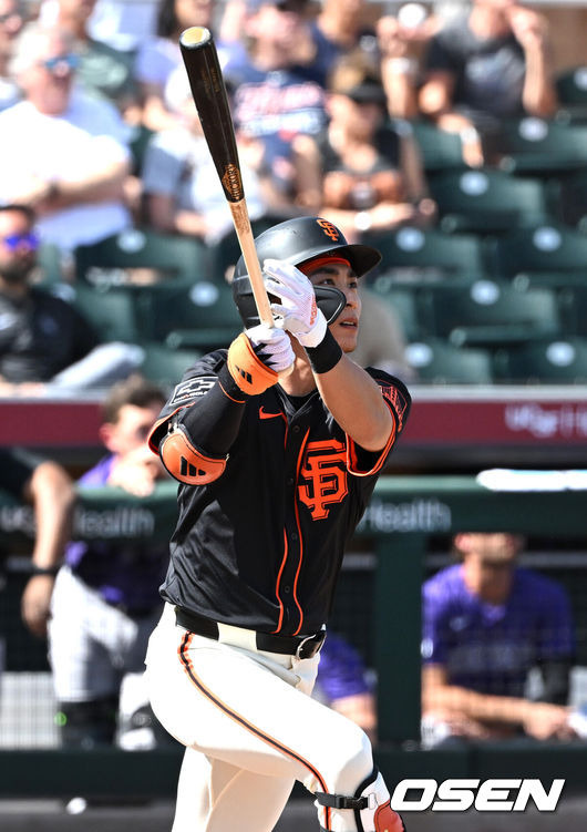 와 미쳤다! 이정후 1회 선제 스리런포 대폭발…양키스타디움 첫 나들이, 시즌 마수걸이 홈런 쏘아 올리다 [1보]