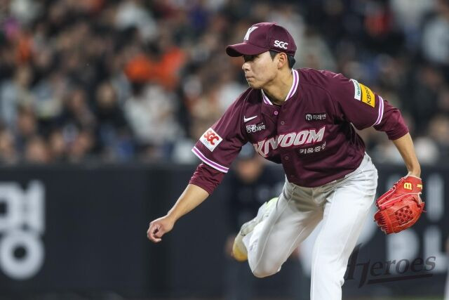 백투백 홈런 맞고 7실점 강판 'ERA 37.80', 1군 데뷔전 이렇게 가혹할 수가…전체 7순위 투수, 매운맛 제대로 봤다