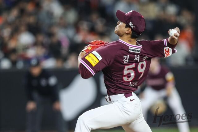 백투백 홈런 맞고 7실점 강판 'ERA 37.80', 1군 데뷔전 이렇게 가혹할 수가…전체 7순위 투수, 매운맛 제대로 봤다