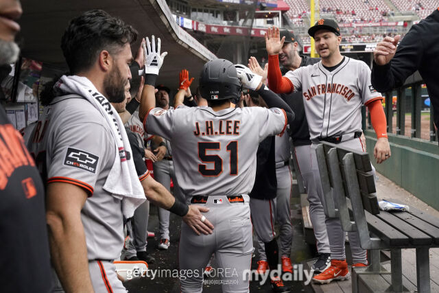 이정후 진짜 미쳤다…빗속의 양키스타디움 폭격하는 선제 스리런포로 SF 시즌 10승 견인, 3출루·3타점·2득점 ‘AVG 0.340’