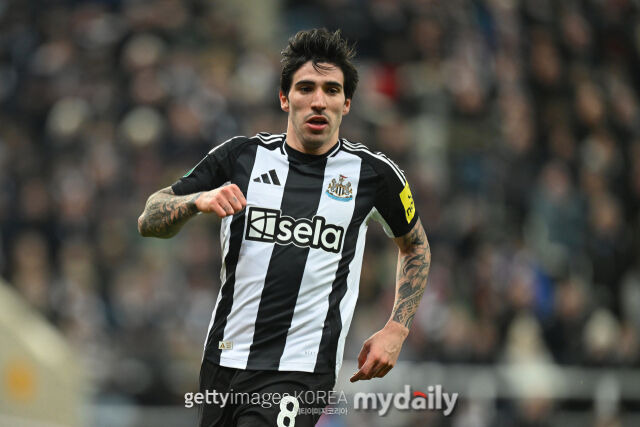 불법 도박 혐의 10개월 출전 정지 풀린 지 얼마나 됐다고…70년 무관 탈출 핵심 MF, 또 불법 도박 관련 의혹받는다