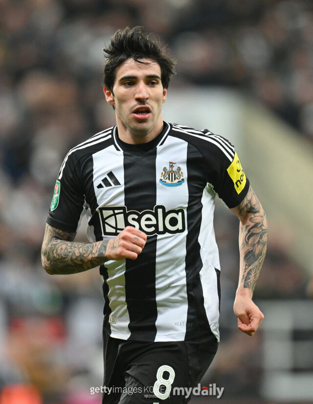 불법 도박 혐의 10개월 출전 정지 풀린 지 얼마나 됐다고…70년 무관 탈출 핵심 MF, 또 불법 도박 관련 의혹받는다