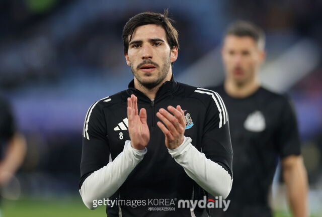 불법 도박 혐의 10개월 출전 정지 풀린 지 얼마나 됐다고…70년 무관 탈출 핵심 MF, 또 불법 도박 관련 의혹받는다