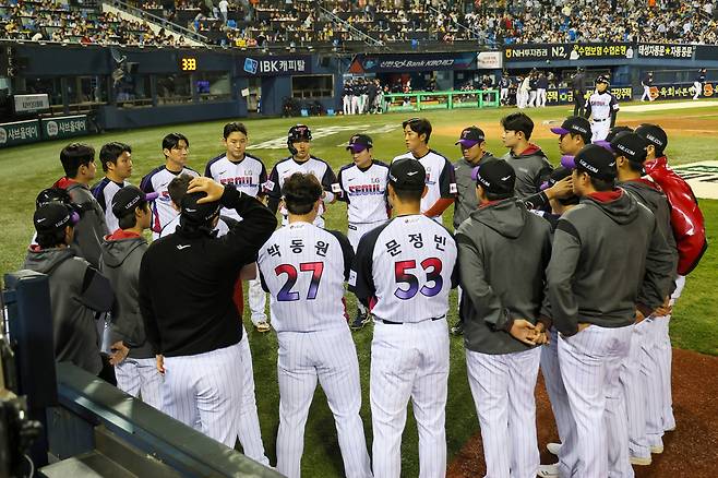 ‘배치기’ 퇴장 염경엽 “경솔한 행동 팬들께 죄송··· 그러나 서로 존중 필요하다”