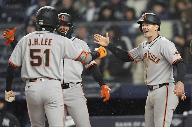 '이게 꿈은 아니겠지?' 양키스타디움에서 결승 스리런, 이정후의 미친 활약에 MLB가 발칵 뒤집혔다