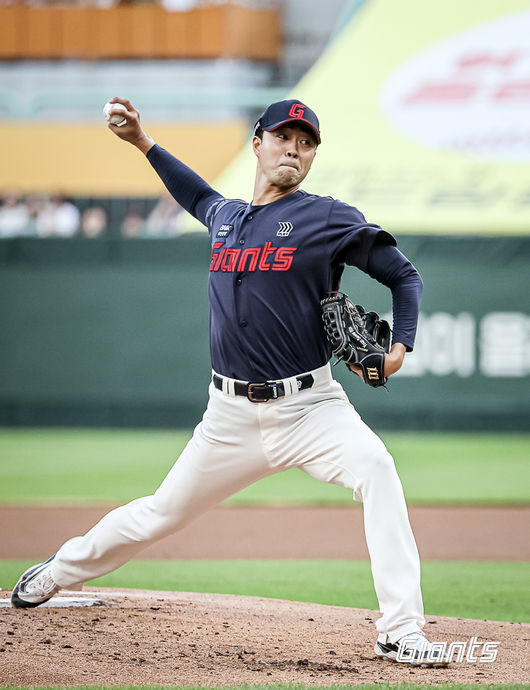 '154km+KKKKKKKKKK' 미쳤다!...ML도 탐내던 9년차 미완의 유망주, 다시 설레게 하는 완벽투