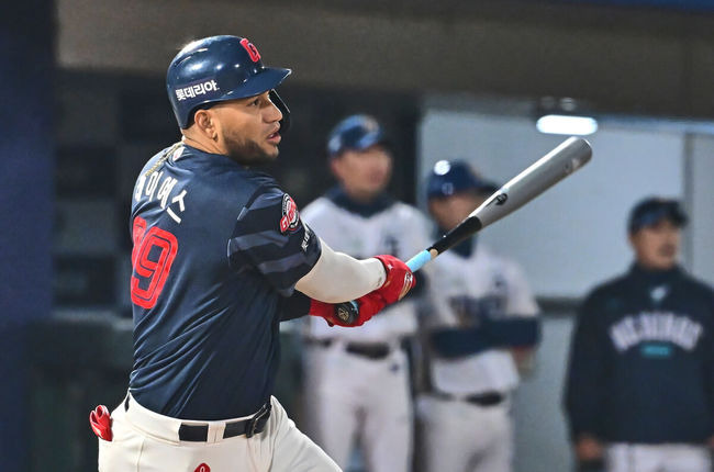 “납득 안 갔다”…무사 만루에서 ‘202안타’ 4번 타자가 삼진이라니, 명장이 당황한 순간 [오!쎈 부산]