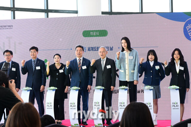 '정신차려라!' 갓 은퇴한 김연경의 직설…식빵언니의 거침없는 입담 [곽경훈의 현장]