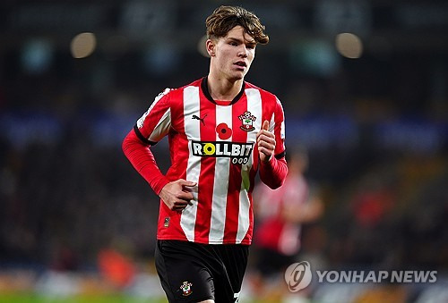 양민혁 날벼락! 2부 적응했는데…토트넘, '1860억' 英 윙어 영입 선두