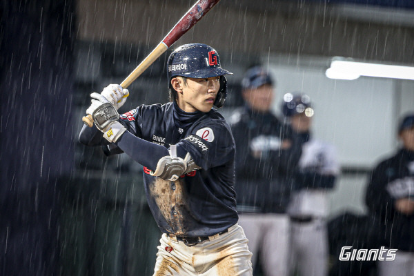 롯데 복덩이 전민재 공수 맹활약…롯데 3연승으로 5위