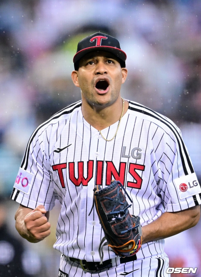 '오직' LG만 해냈던 KBO 대기록 '8G서 중단', 야속한 봄비에도 오지환은 활짝 웃었다