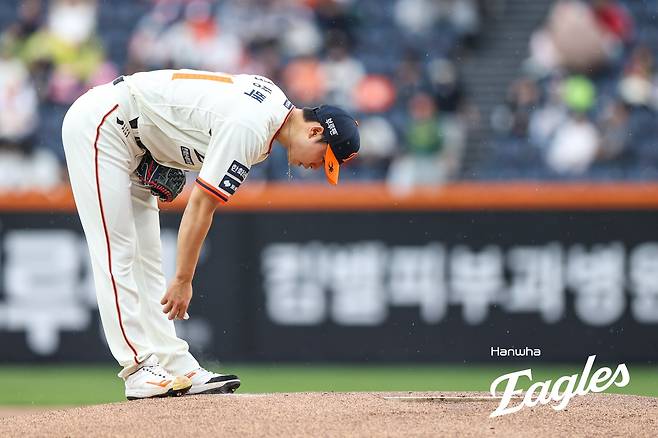 류현진 이어 '78억 FA' 엄상백 첫 승, MOON 바람 이뤄지지 않았다…5회 이전 강판→3G 3패 ERA 6.75 [대전 현장]