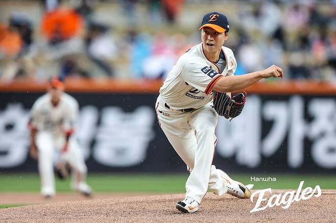 류현진 이어 '78억 FA' 엄상백 첫 승, MOON 바람 이뤄지지 않았다…5회 이전 강판→3G 3패 ERA 6.75 [대전 현장]