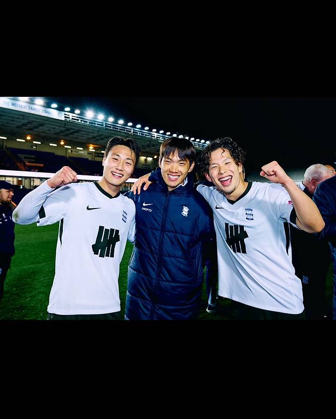 [공식발표]'40경기 만에 끝났다' 한국 대표 미드필더, 승격 확정→우승 트로피까지 번쩍!...