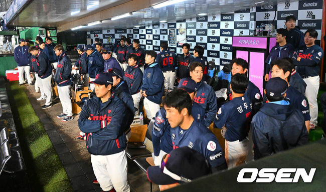 '새벽까지 비 동반한 강한 바람' 안전안내문자도 왔는데, 경기 강행 촌극...무엇을 위해 71분 기다렸나 [오!쎈 부산]