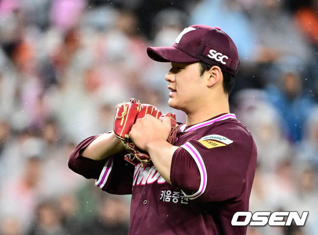 156km 강속구보다 먼저 뽑힌 이유 있었네, 19세 신인 맞아? 위기의 키움 구한 '전체 1순위' 정현우