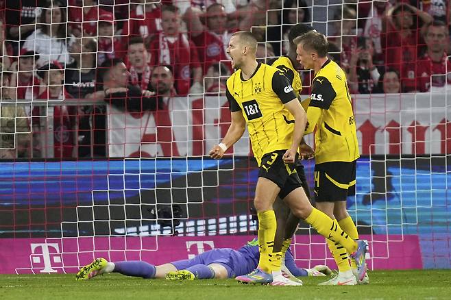 ‘아.. 대형 실책’ 김민재, ‘54분’ 조기 교체 아웃···뮌헨, 도르트문트와의 ‘데어 클라시커’ 2-2 무→레버쿠젠과 6점 차[분데스 리뷰]