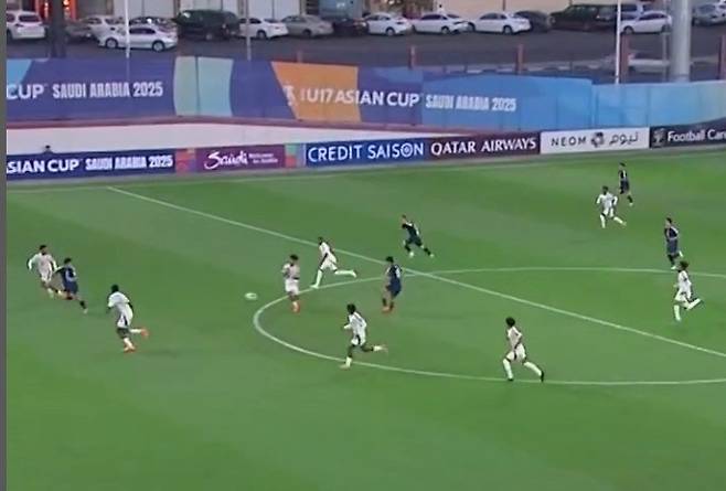 韓 축구 '지적질'하다 8강 탈락 수모 '최다 우승' 일본 망신살…'김정민 아들' 다니, 최고의 발견→A대표팀 선택은 다를 수 있어