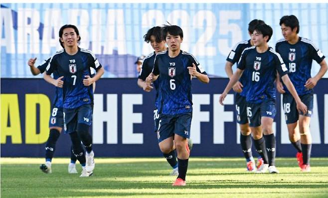 韓 축구 '지적질'하다 8강 탈락 수모 '최다 우승' 일본 망신살…'김정민 아들' 다니, 최고의 발견→A대표팀 선택은 다를 수 있어