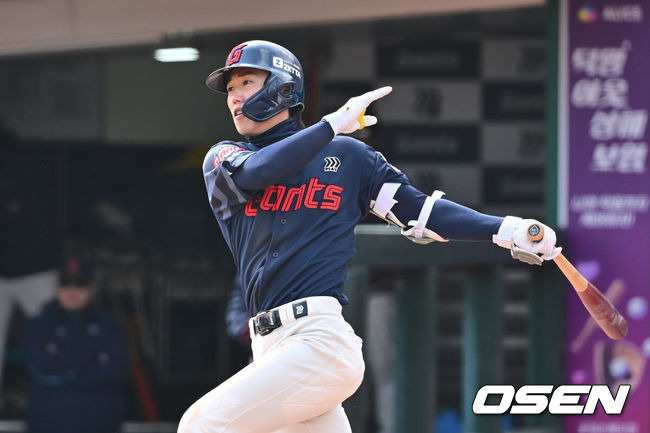 다시 뒤바뀐 ‘초대형 트레이드’ 승자, 김민석→추재현 OUT vs ‘타율 4할’ 전민재 타격 1위…롯데가 웃는다