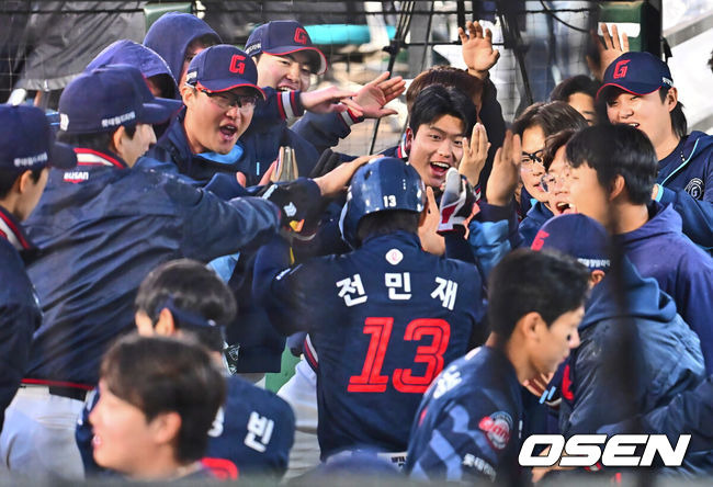 다시 뒤바뀐 ‘초대형 트레이드’ 승자, 김민석→추재현 OUT vs ‘타율 4할’ 전민재 타격 1위…롯데가 웃는다