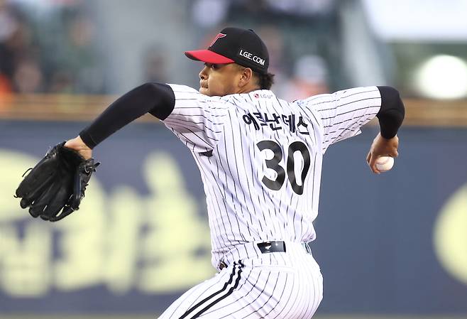 빗속의 PO이후 첫 대결…1위만 바라봤던 LG-삼성의 올시즌 첫 맞대결, 그때와 지금은 다르다