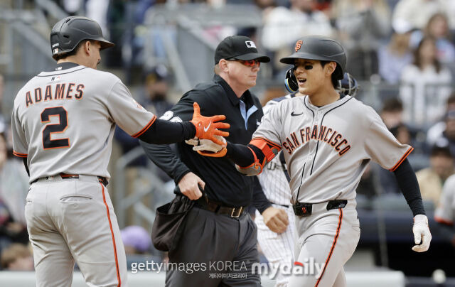 '최초 또 최초' 이정후 대위업, 美도 팬들도 찬사 폭발