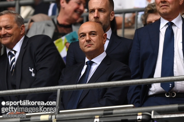 [독점] “토트넘 회장, 포스테코글루 충격 경질! 유로파 결과 상관없다” 英 대서특필