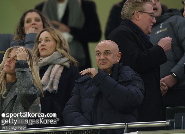 [독점] “토트넘 회장, 포스테코글루 충격 경질! 유로파 결과 상관없다” 英 대서특필