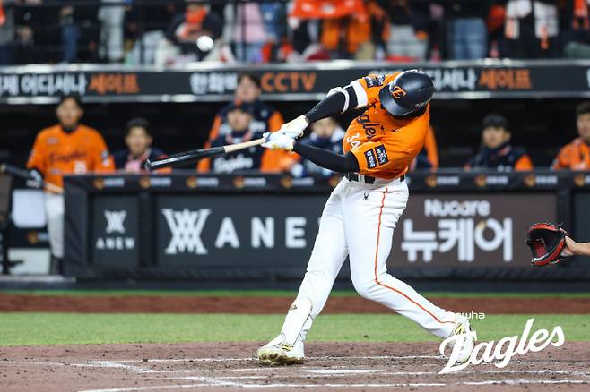 골칫덩이가 복덩이 됐네...'또 3안타 경기' 플로리얼, 어느새 6G 연속 안타→타율도 0.240까지 회복