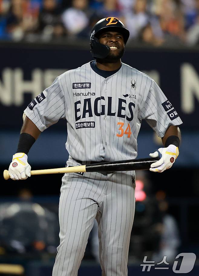 골칫덩이가 복덩이 됐네...'또 3안타 경기' 플로리얼, 어느새 6G 연속 안타→타율도 0.240까지 회복