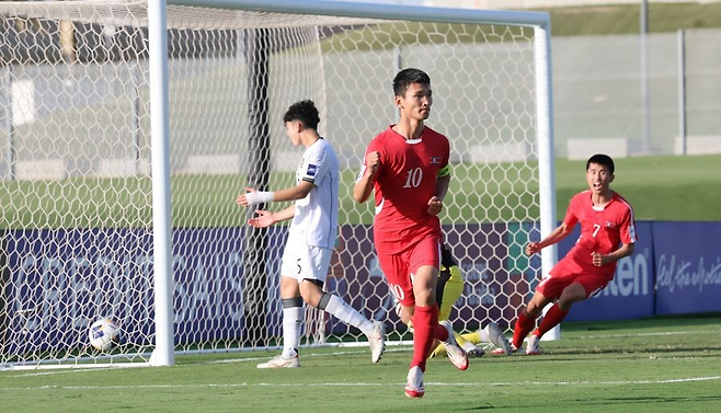 '중국식 계산법'으로 한국 0-7 북한…'화력 폭발' 北 축구, 인니에 6-0 대승→결승서 韓 만난다