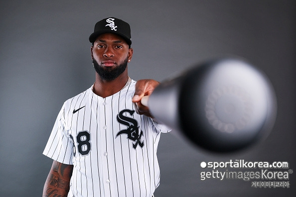 '큰일 났다' 참다 못한 다저스, '38HR 중견수' 트레이드 논의...美 매체