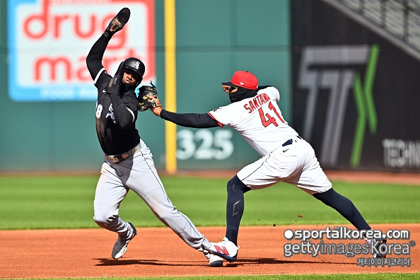 '큰일 났다' 참다 못한 다저스, '38HR 중견수' 트레이드 논의...美 매체