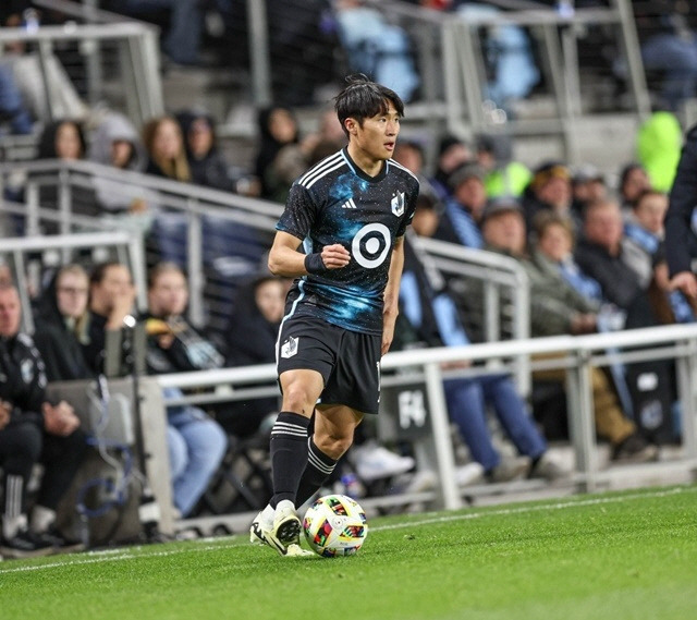 ‘韓 10대 최초 EPL 이적’ K-음바페 안타까운 근황, 미국서도 벤치 강등 위기...빼앗긴 주전