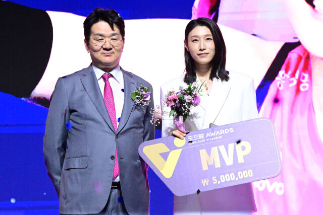 '은퇴' 김연경 배구계 안 떠난다, 흥국생명 어드바이저 제안 받아