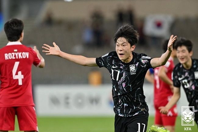 日 못 간 4강, 우리가 간다!…죽다 살아난 U-17 한국 백기태호, 오뚝이처럼 일어났다! → 승부차기 끝에 타지키스탄 꺾고 ‘4강행’