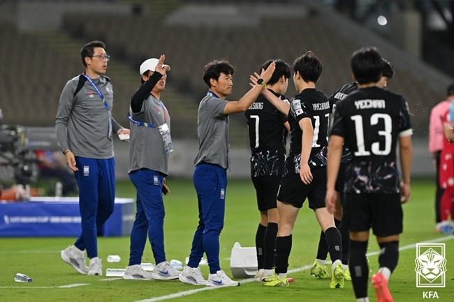 日 못 간 4강, 우리가 간다!…죽다 살아난 U-17 한국 백기태호, 오뚝이처럼 일어났다! → 승부차기 끝에 타지키스탄 꺾고 ‘4강행’