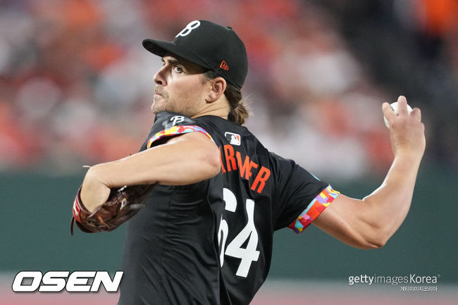 연봉이 42억인데…벌써 한국 온다고? 31승 현역 빅리거 투수 '집중 관찰 대상' 떠올랐다