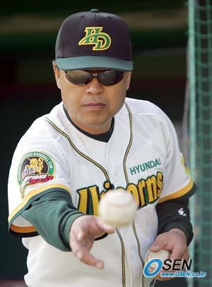 ‘그라운드의 여우’ 김재박 감독, “난 야구선수도 아니었다” [KBO 호프(2)]