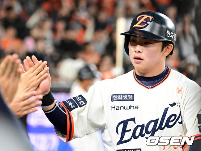 '타율 .103→.389' 방출 걱정 끝, 플로리얼 살아났는데…왜 문현빈은 중견수 준비하나