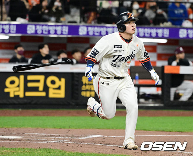 '타율 .103→.389' 방출 걱정 끝, 플로리얼 살아났는데…왜 문현빈은 중견수 준비하나