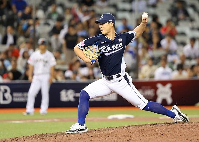 KIA는 곽도규 팔꿈치 수술·LG는 유영찬 팔꿈치 골절…프리미어12 투혼 아닌 혹사였나