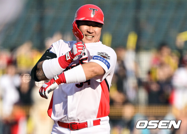 42살 타자가 팀내 타율 1등, 이러니 금강불괴...최고령 3할에 쉰살까지 야구하려나