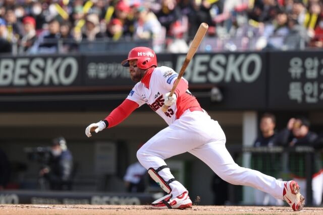 위즈덤은 KIA 1루에 고정될 줄 알았는데…3루에 외야까지? 야구는 예측불가, 홈런 뻥뻥 치면 OK