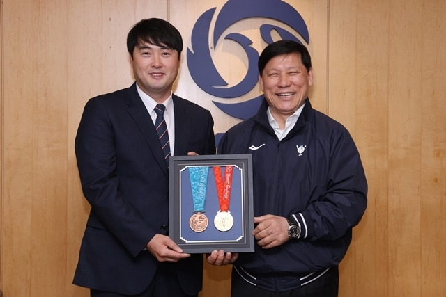 베이징 올림픽 ‘9전 전승 신화’의 주역 정대현 삼성 코치, 야구박물관에 베이징 올림픽 금메달 기증 “많은 야구팬들이 보길 희망”