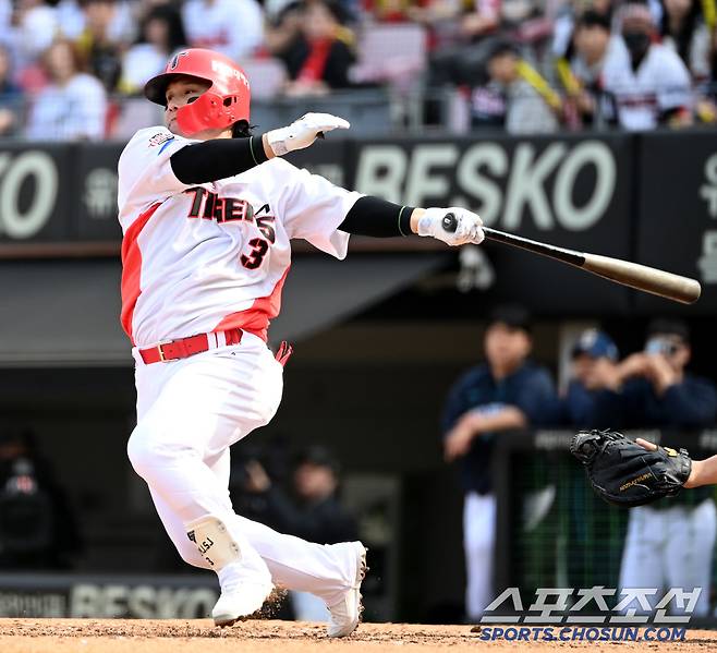 '두 대형 악재에 한숨' 이범호 감독