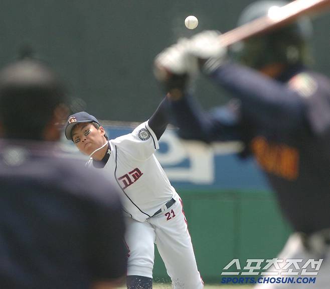 '제가 인천 동산고 4번타자 출신 아닙니까?' 인천 랜더스필드 방문한 '대장 독수리' 류현진[인천현장]
