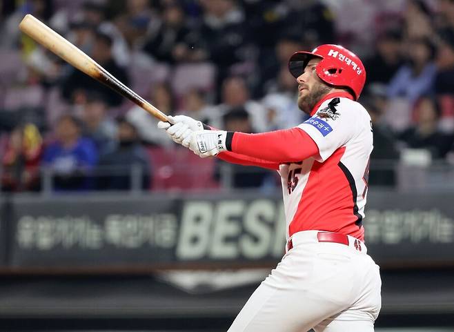 KBO의 견제, ‘홈런 1위’ 위즈덤의 반격… “MLB 팀 관심 끌 것” 너무 잘해도 안 돼?