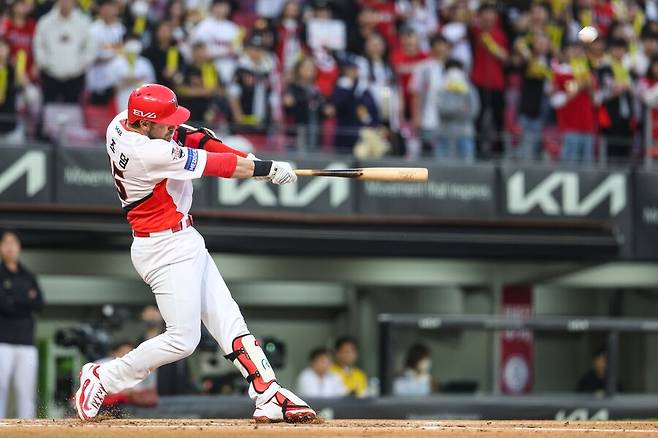 KBO의 견제, ‘홈런 1위’ 위즈덤의 반격… “MLB 팀 관심 끌 것” 너무 잘해도 안 돼?